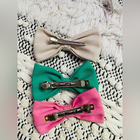 2/$10 Hair Bows, clips - Picture 2 of 2